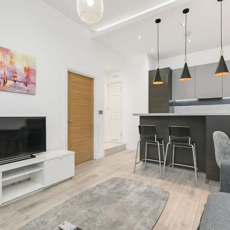 Modern 1 Bedroom Apartment In Central 워킹 외부 사진